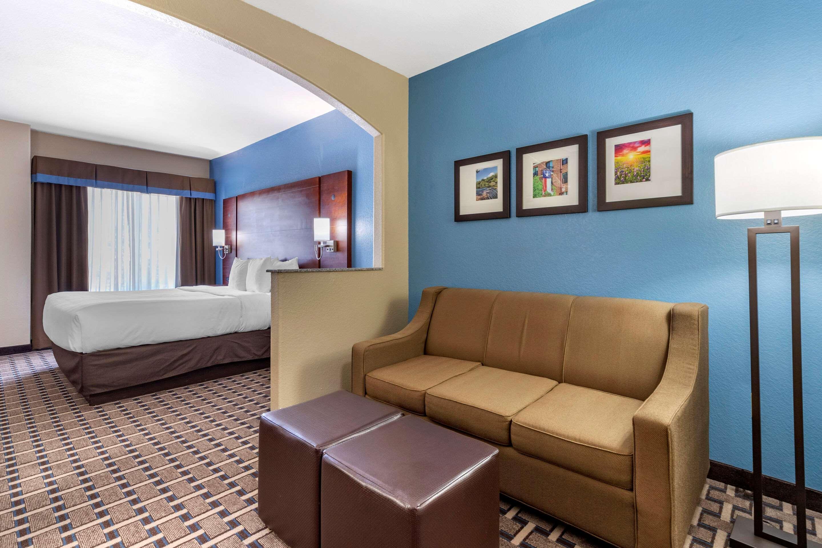 Comfort Suites Georgetown Exterior photo