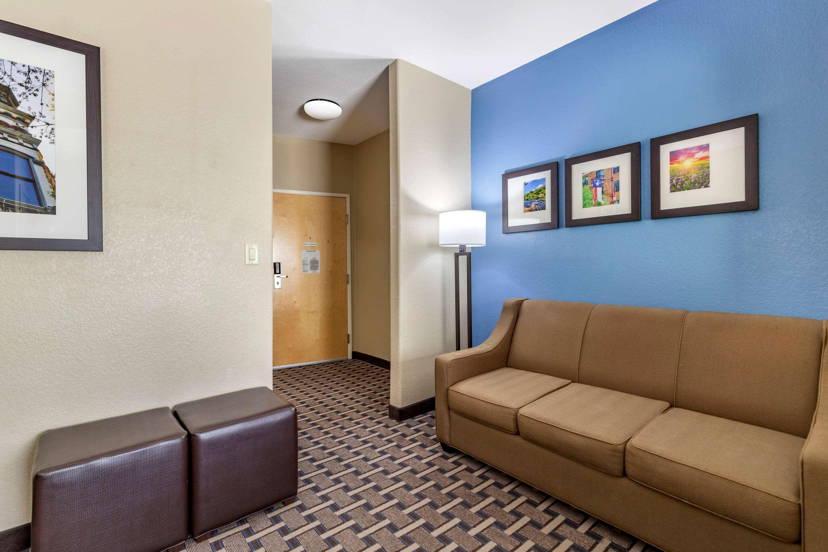 Comfort Suites Georgetown Exterior photo